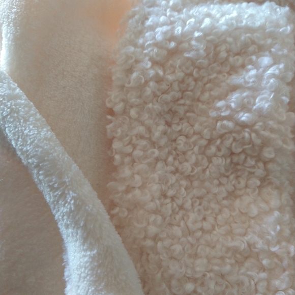 Hudson Park CollectionFaux Sherpa Robe. 100% Exclusively Bloomingdales in Natur - Picture 6 of 7